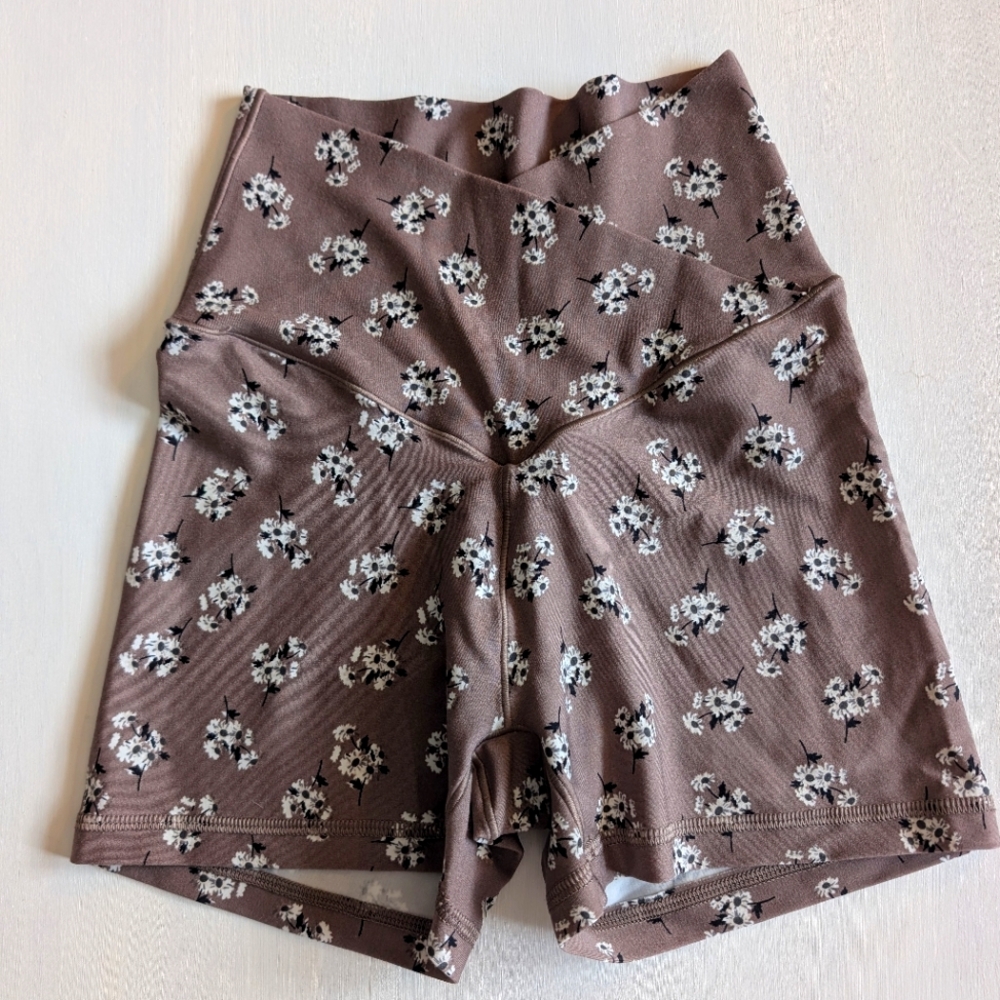 Aerie Floral Brown Women's Shorts Small